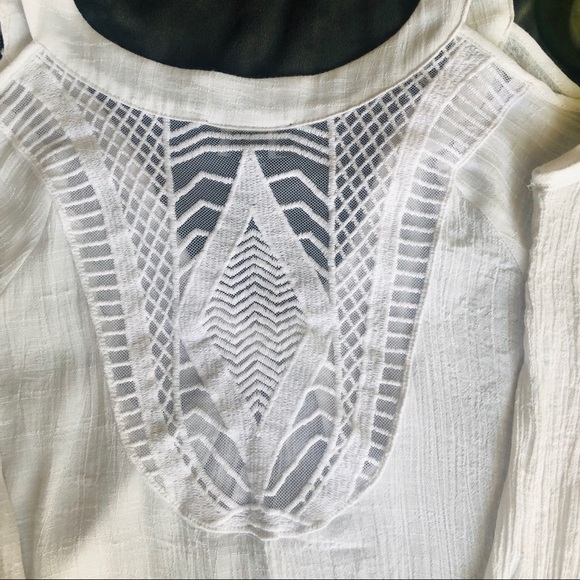 BCX - SZ. L WHITE TOP W/ COLD SHOULDER 3/4 SLEEVES - Picture 4 of 8